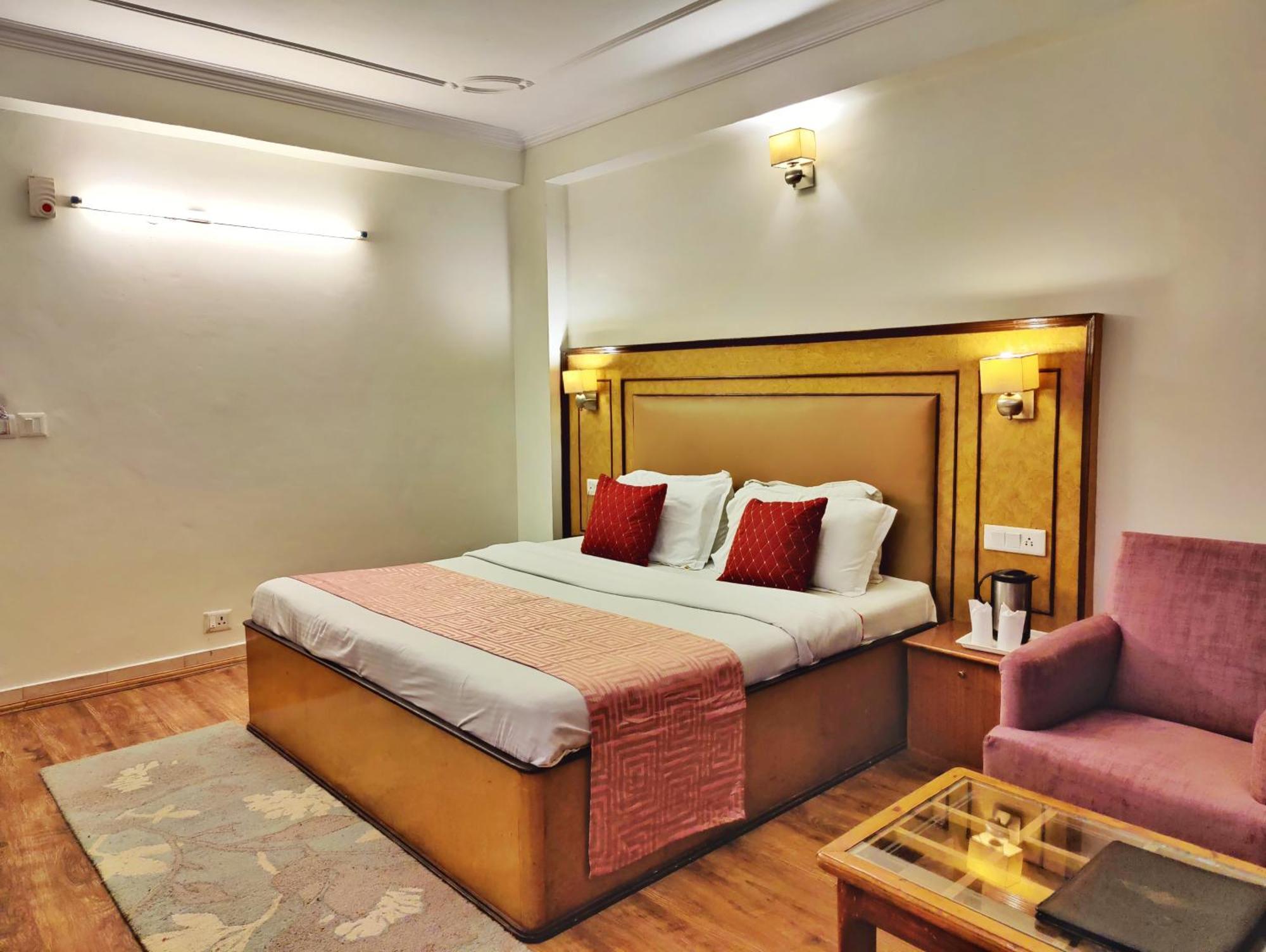 Surya International Hotel Manali Near Mall Road Exterior foto