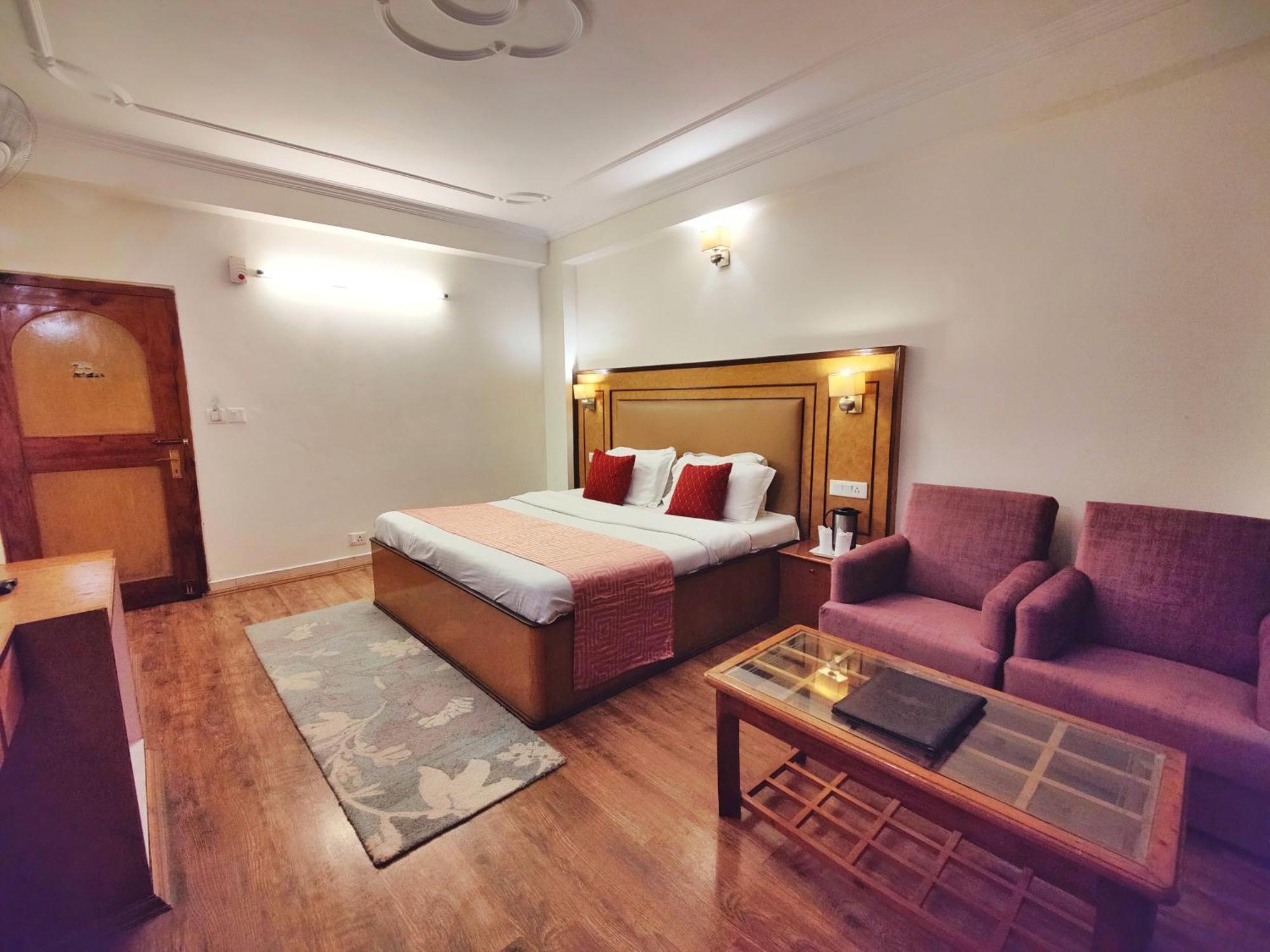 Surya International Hotel Manali Near Mall Road Exterior foto