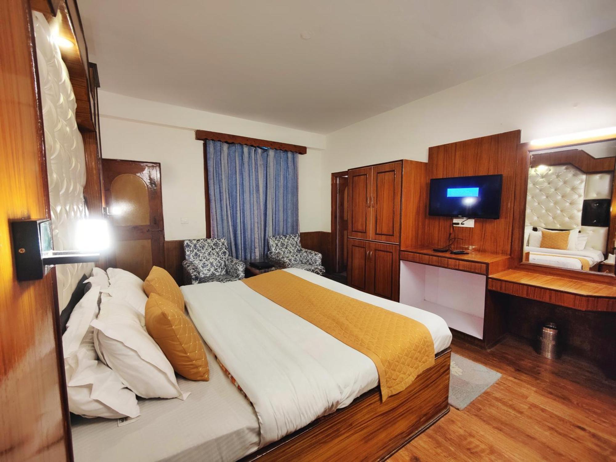 Surya International Hotel Manali Near Mall Road Exterior foto