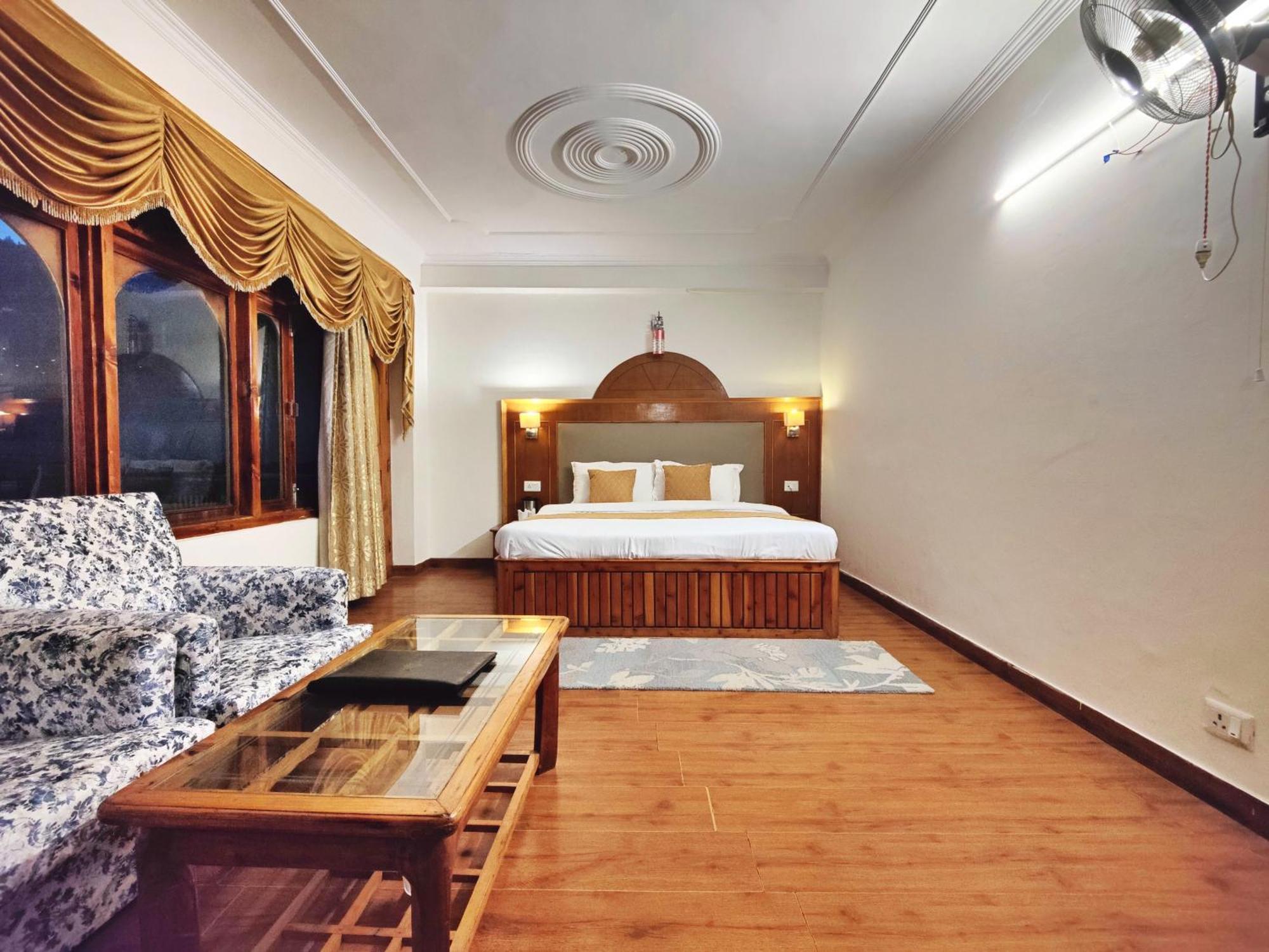 Surya International Hotel Manali Near Mall Road Exterior foto