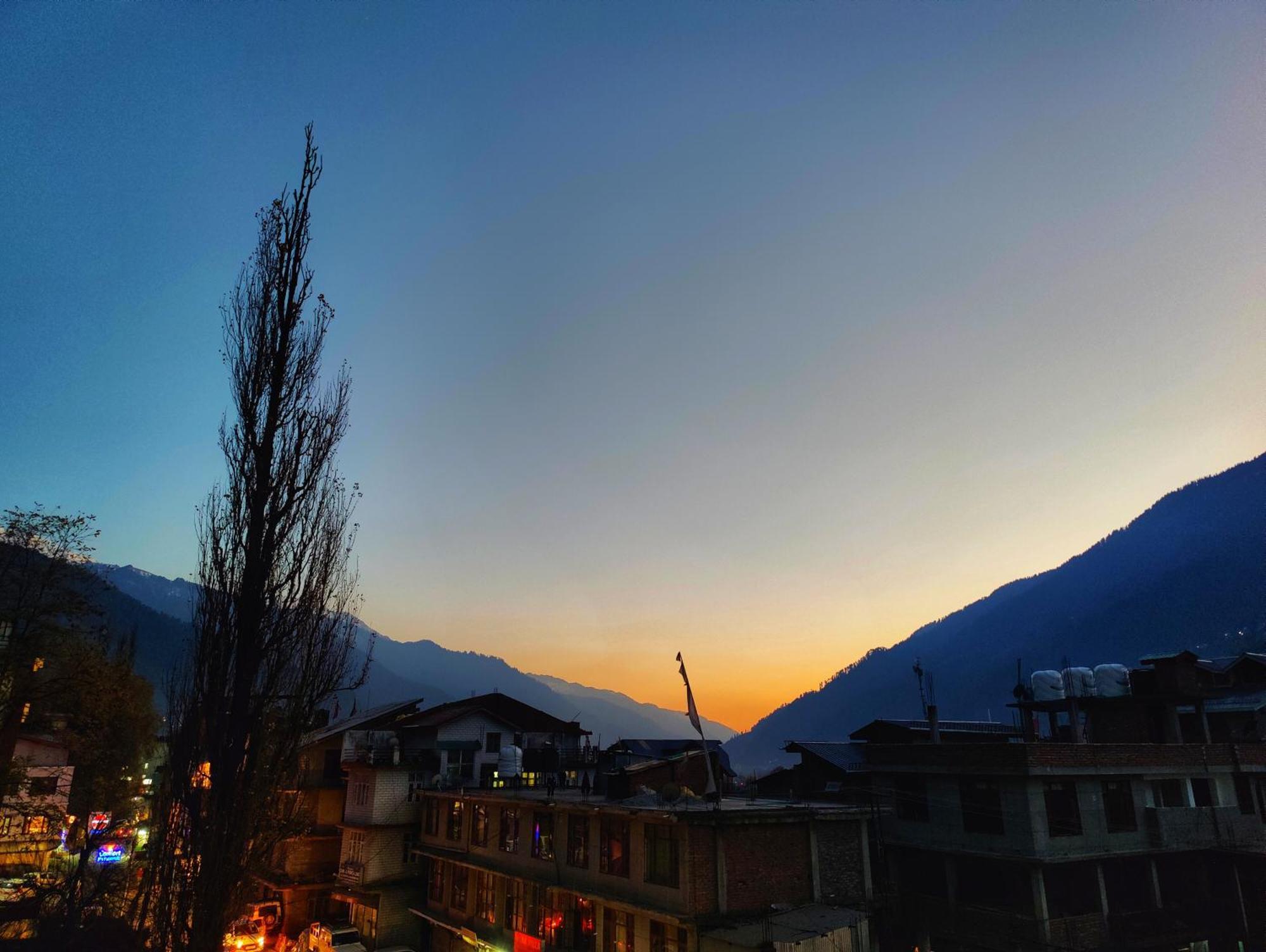 Surya International Hotel Manali Near Mall Road Exterior foto
