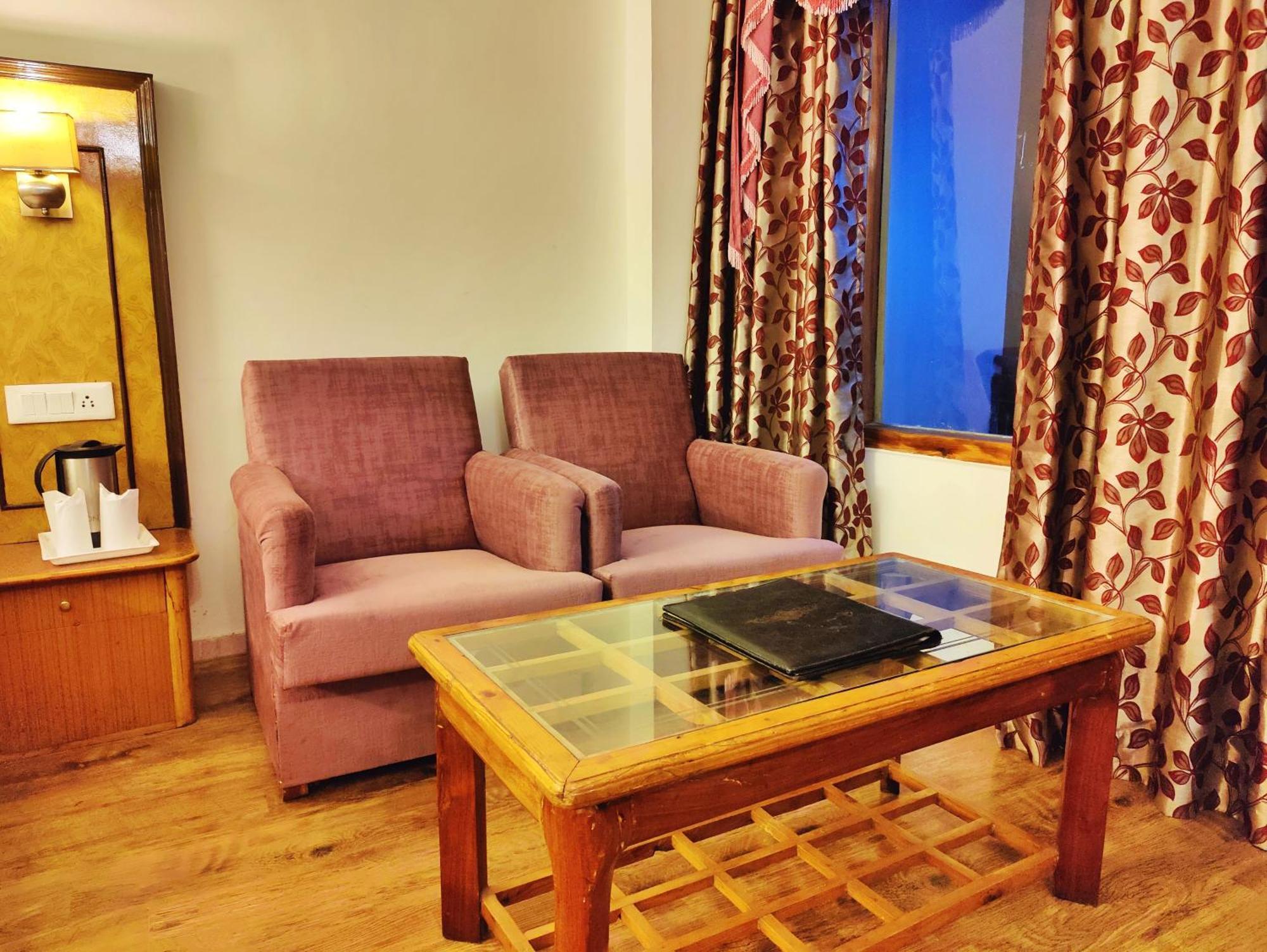 Surya International Hotel Manali Near Mall Road Exterior foto