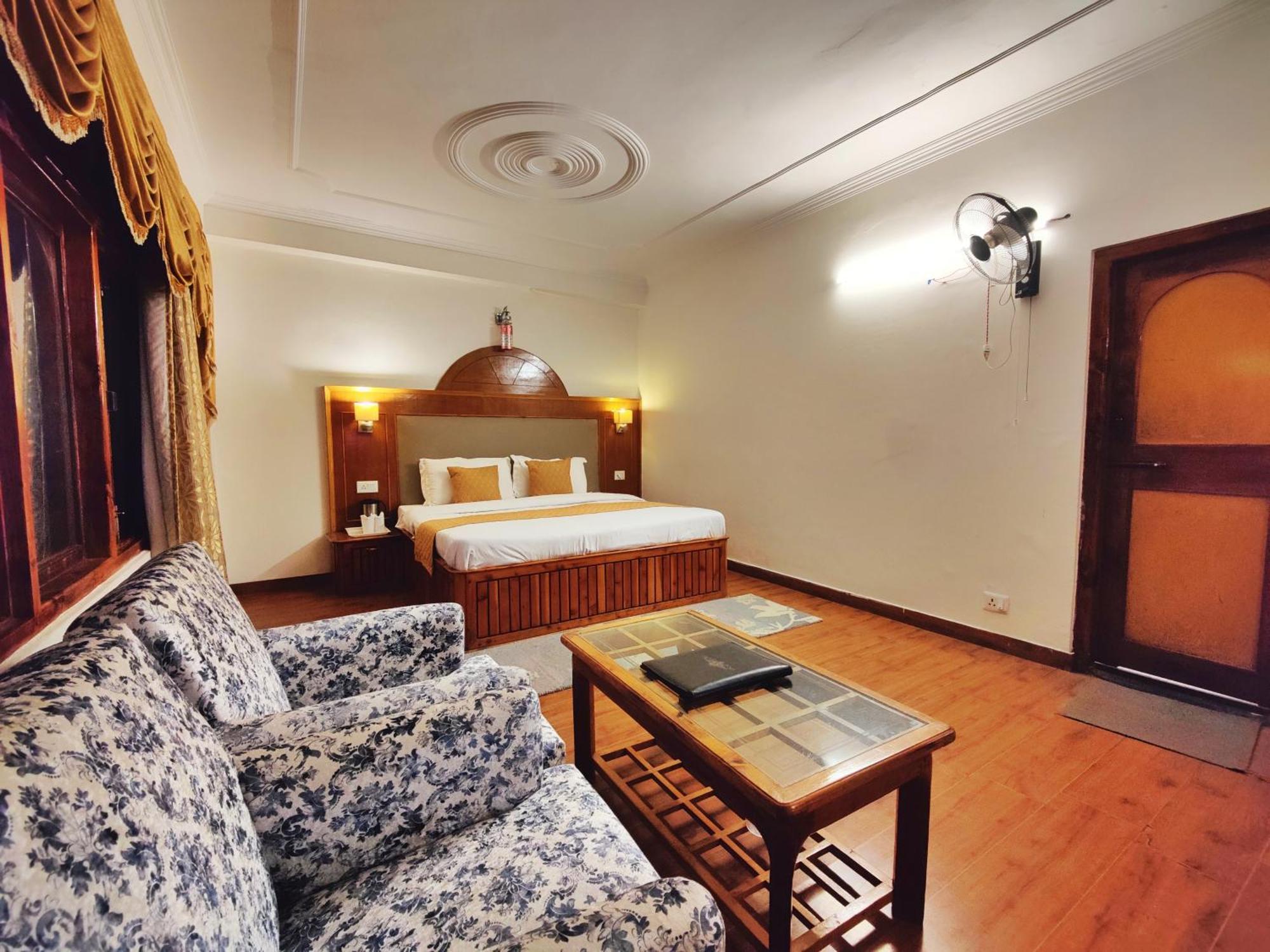 Surya International Hotel Manali Near Mall Road Exterior foto