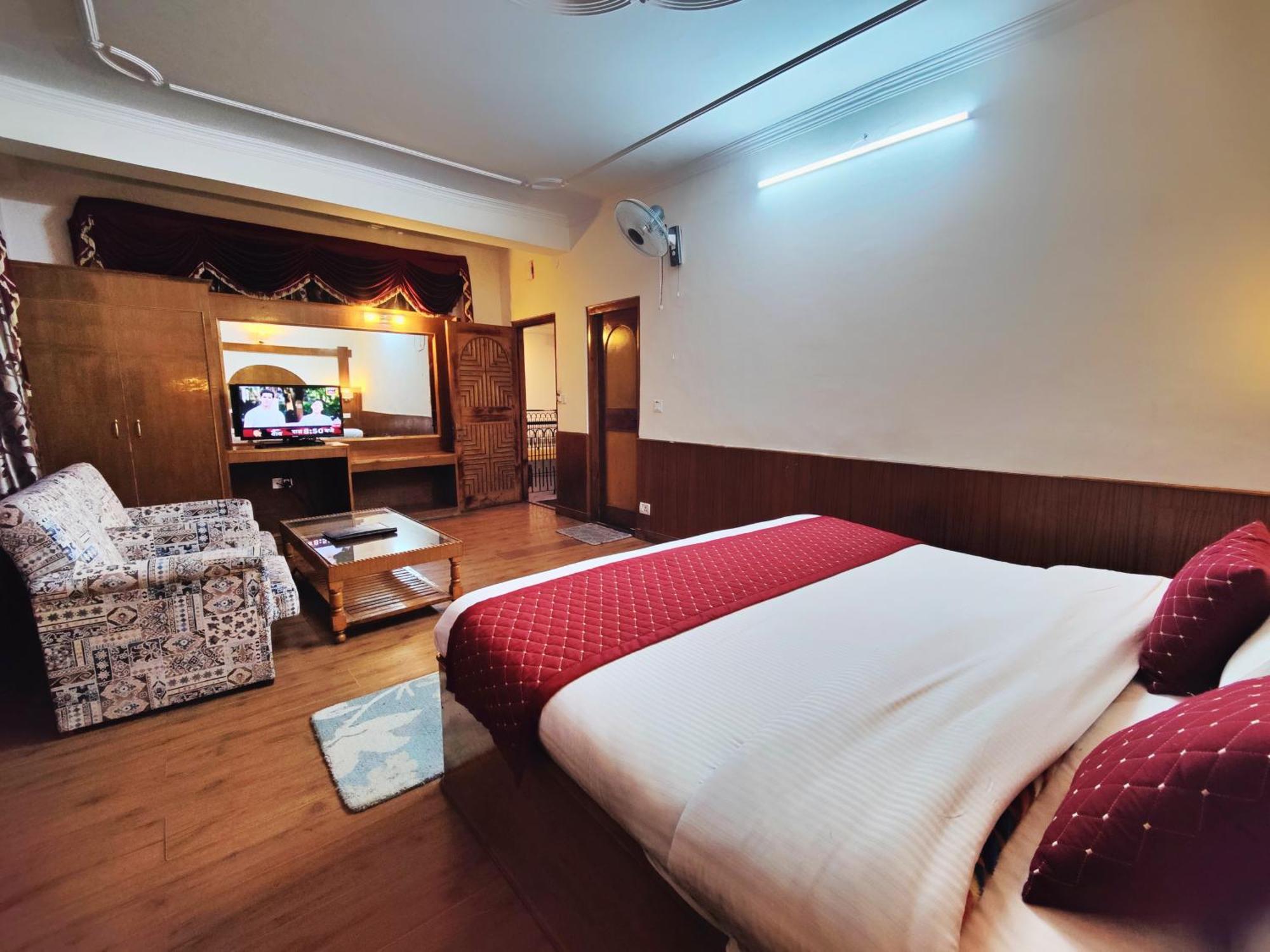 Surya International Hotel Manali Near Mall Road Exterior foto