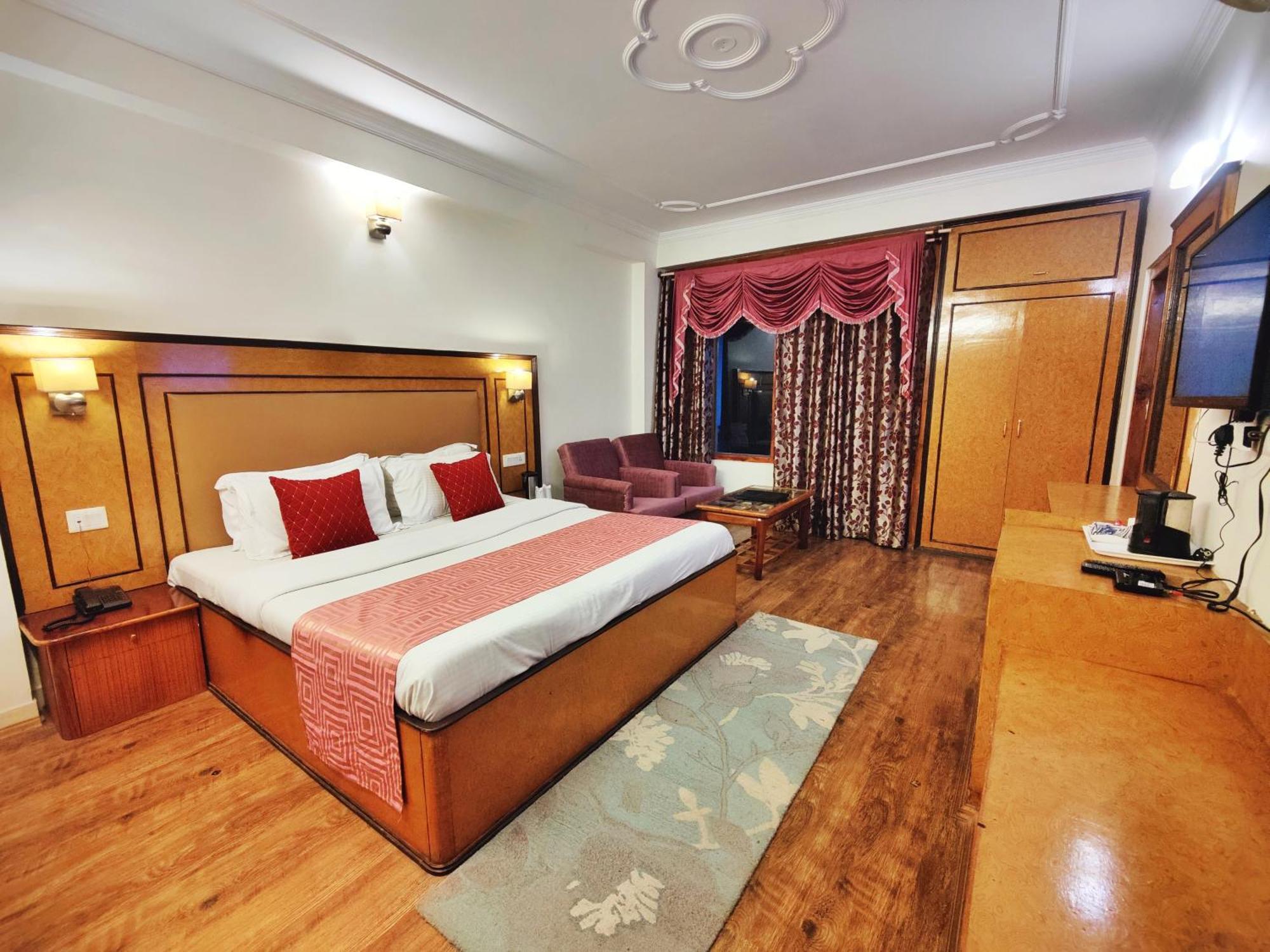 Surya International Hotel Manali Near Mall Road Exterior foto