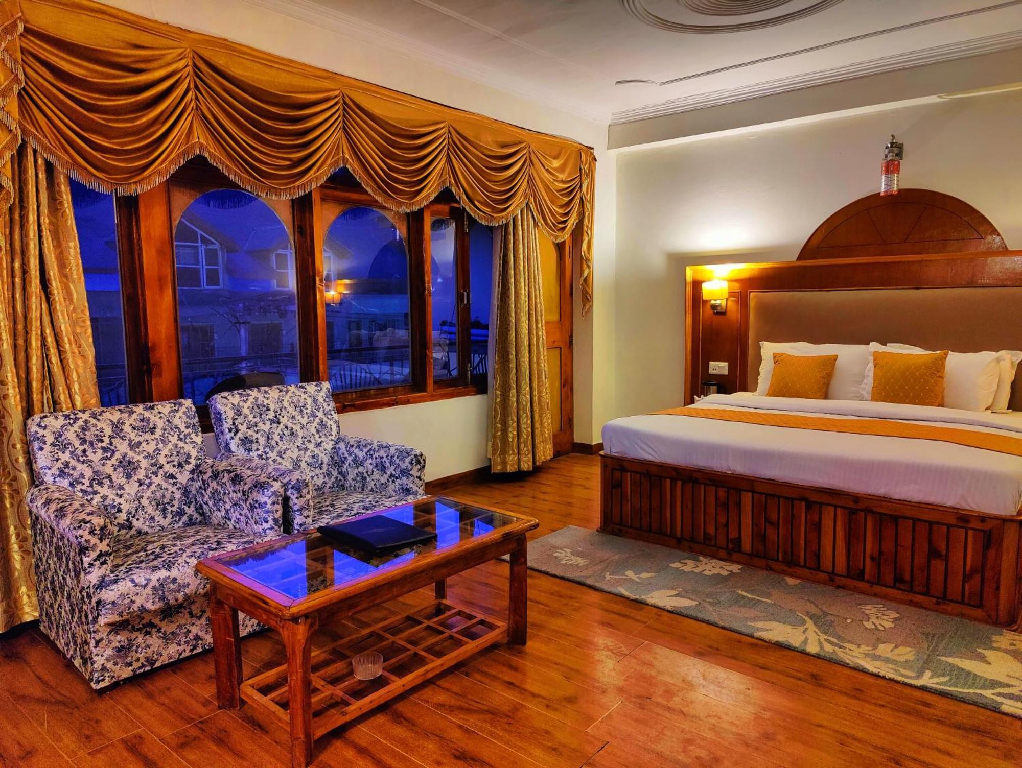 Surya International Hotel Manali Near Mall Road Exterior foto