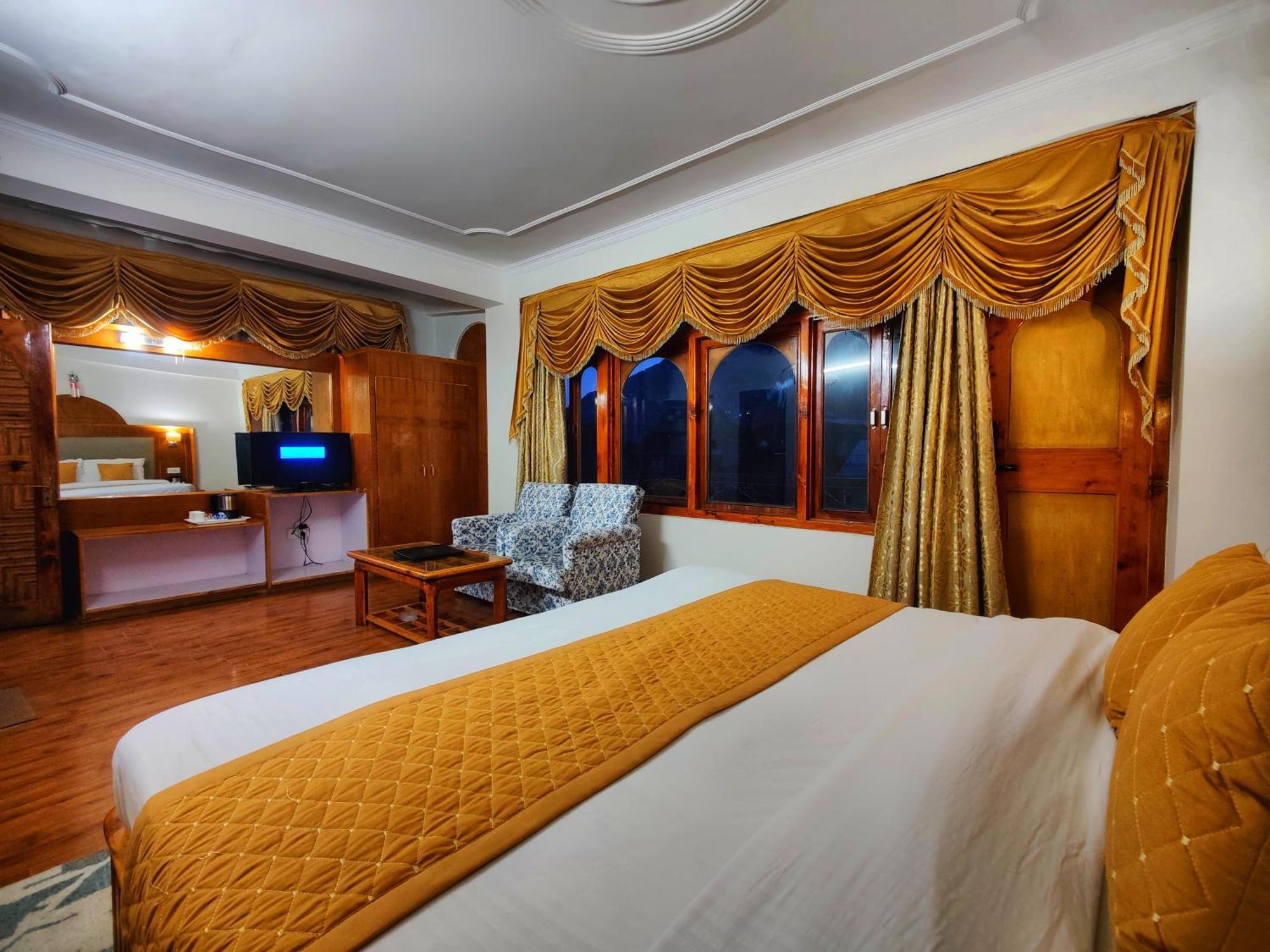 Surya International Hotel Manali Near Mall Road Exterior foto