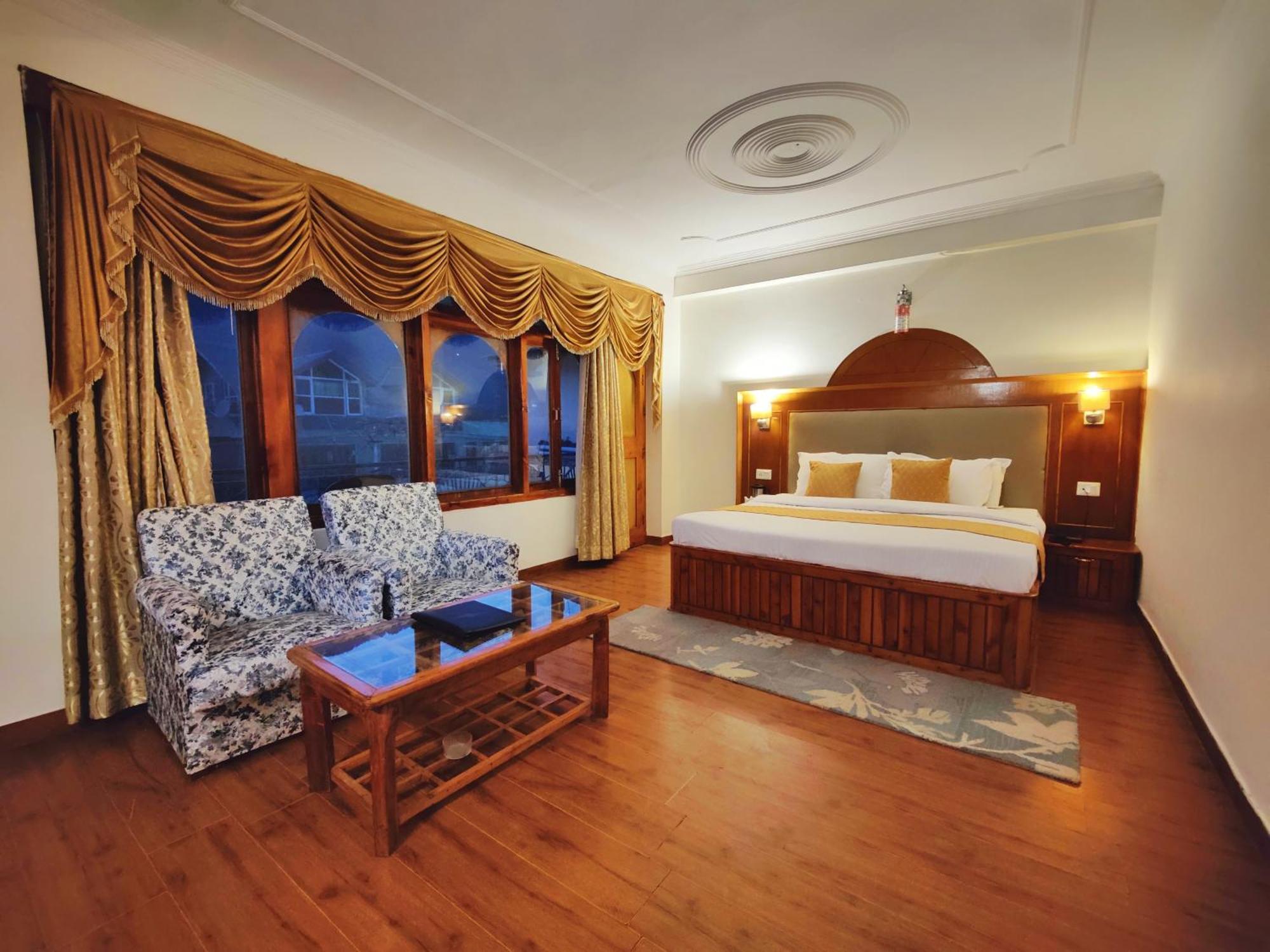 Surya International Hotel Manali Near Mall Road Exterior foto