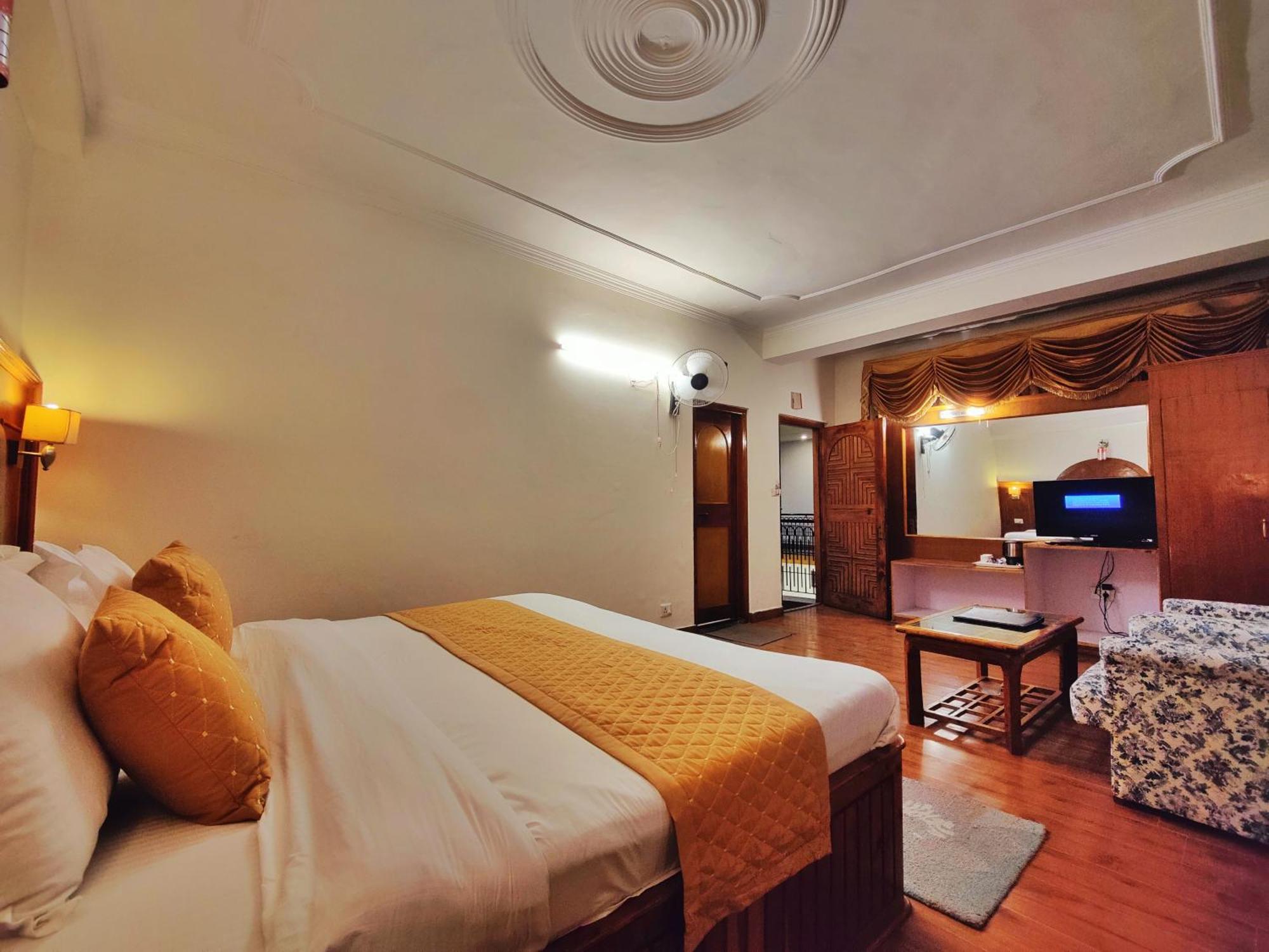 Surya International Hotel Manali Near Mall Road Exterior foto
