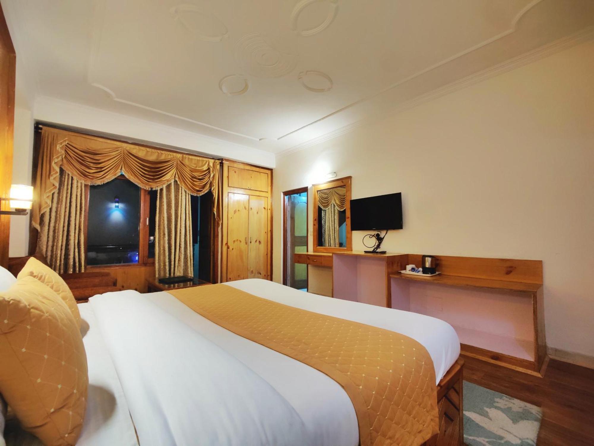 Surya International Hotel Manali Near Mall Road Exterior foto