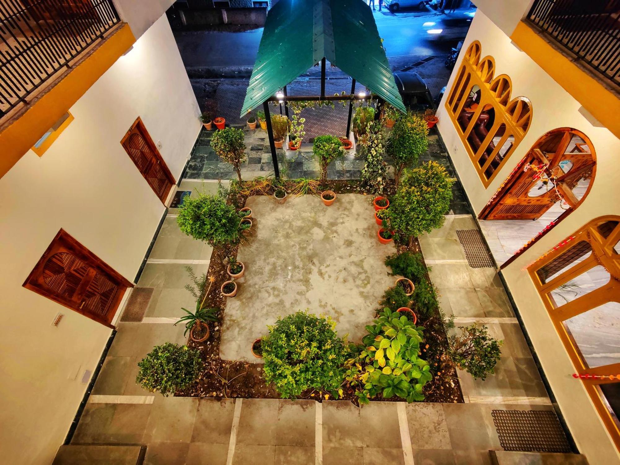 Surya International Hotel Manali Near Mall Road Exterior foto