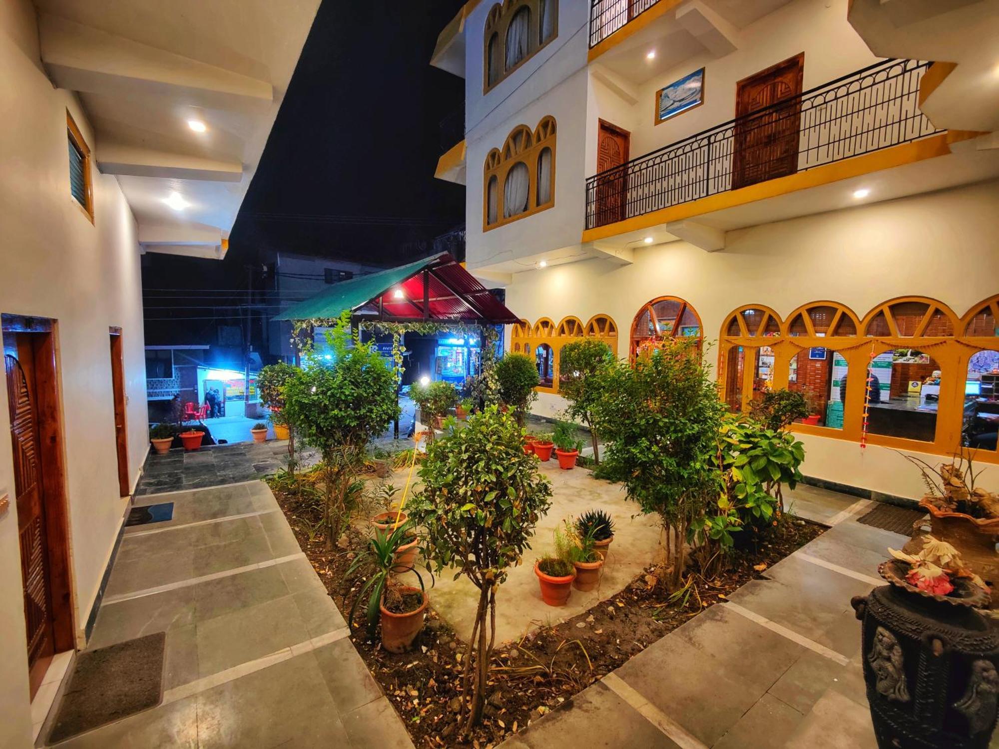 Surya International Hotel Manali Near Mall Road Exterior foto