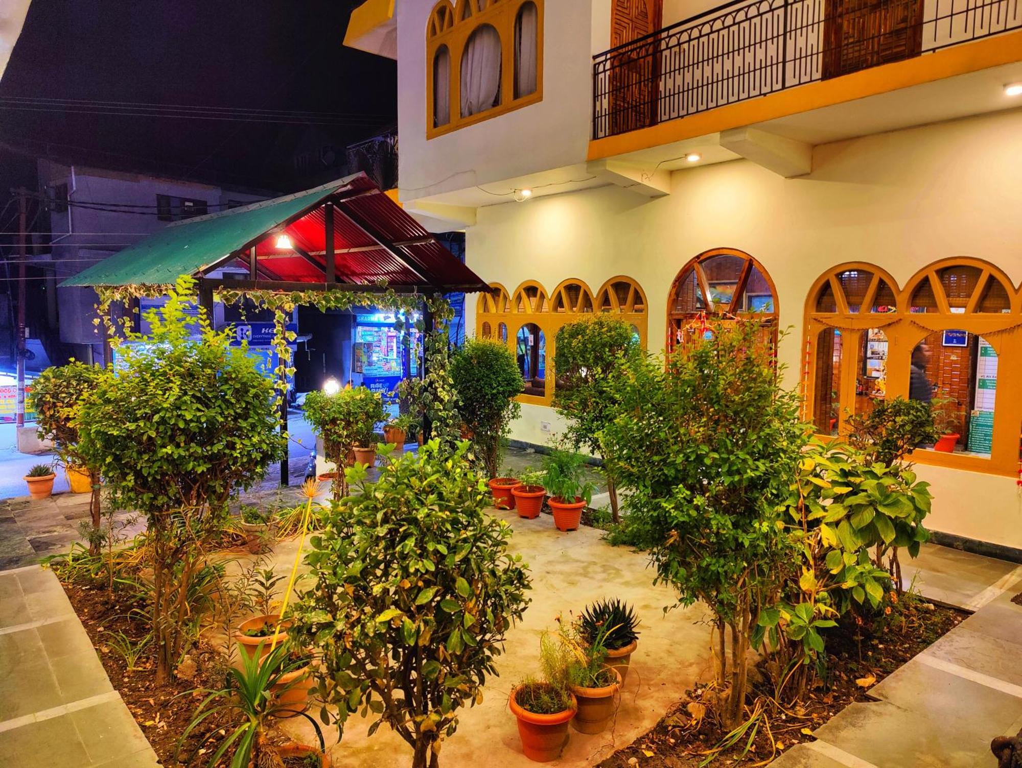 Surya International Hotel Manali Near Mall Road Exterior foto