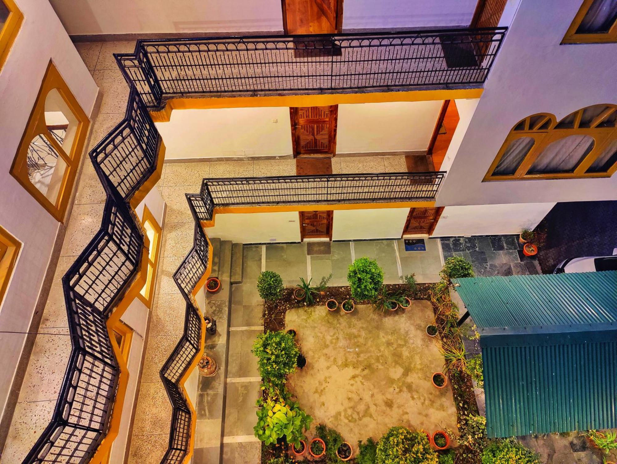 Surya International Hotel Manali Near Mall Road Exterior foto
